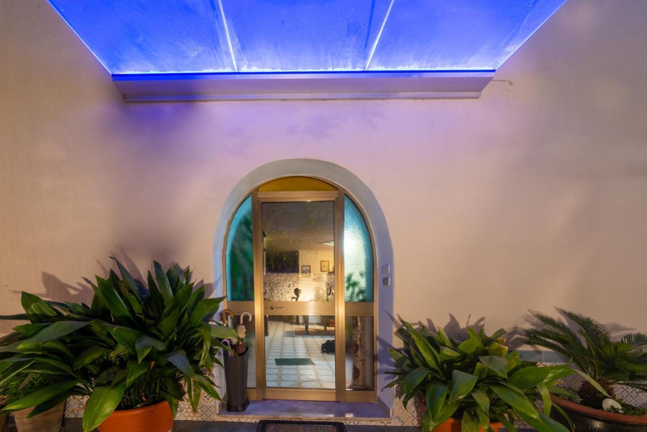 Villa Dei Sogni - Aparthotel Ischia Ponte エクステリア 写真