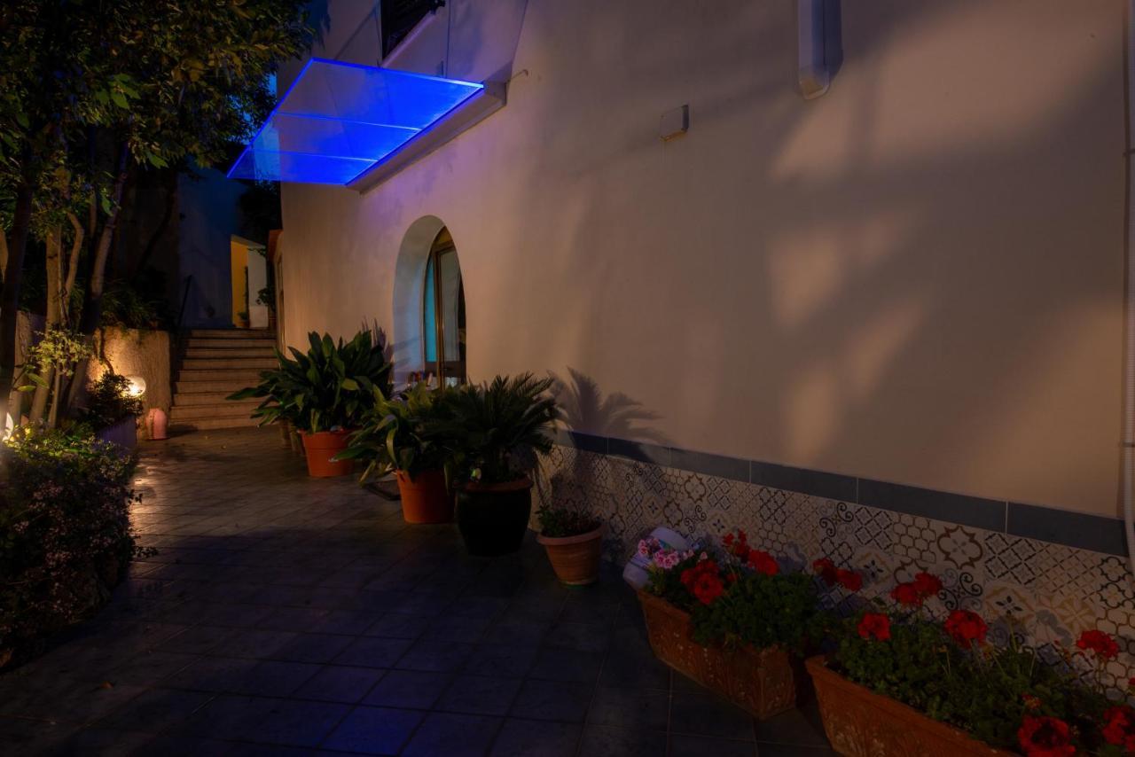Villa Dei Sogni - Aparthotel Ischia Ponte エクステリア 写真
